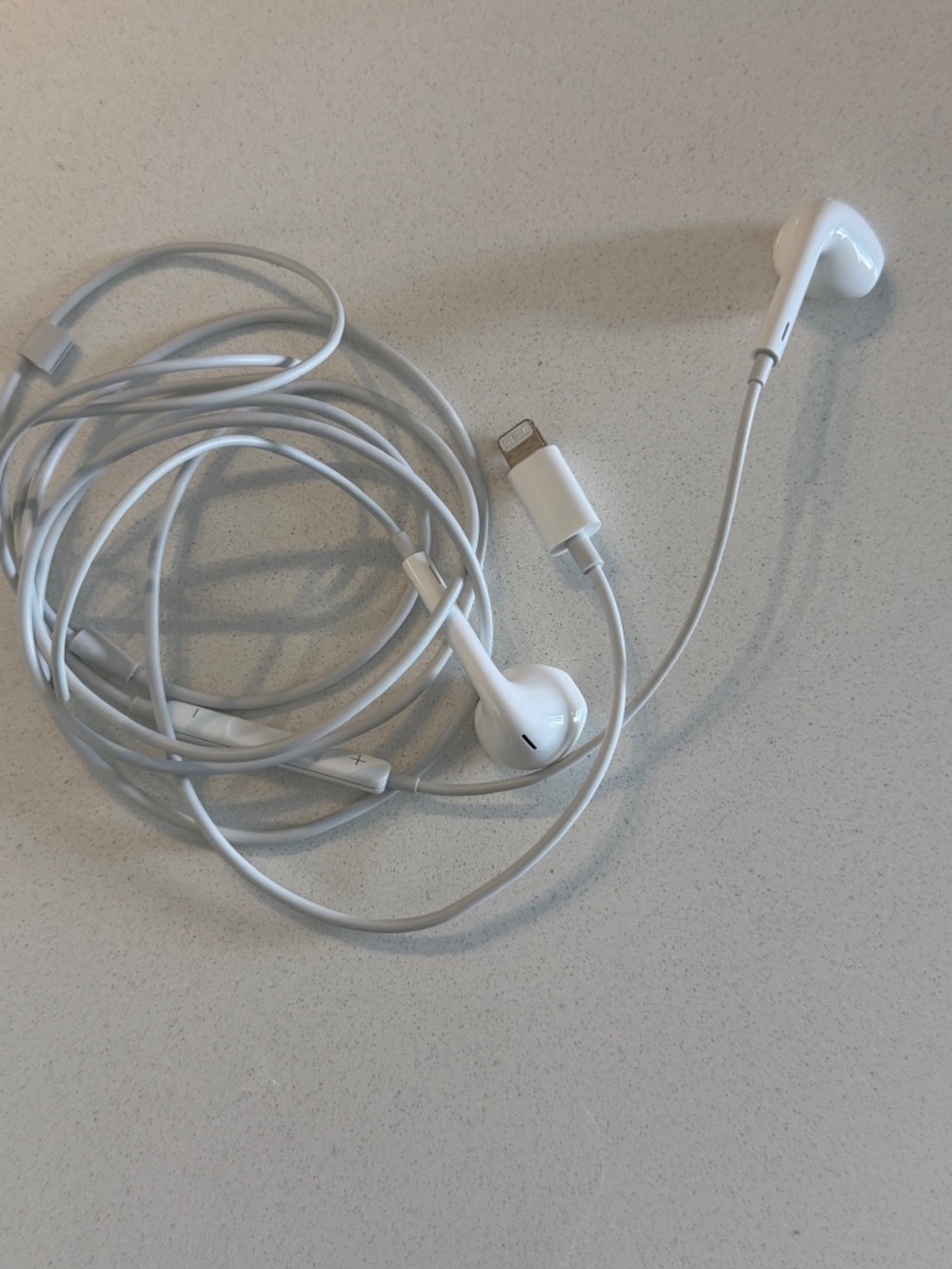 like new Apple earbuds /AirPods wired lightning connector used once